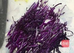 炝拌紫甘蓝的做法图解1