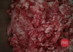 猪肉酸菜包子的做法图解2