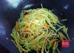 莴苣丝炒百叶的做法图解5