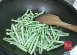 湖南熏腊肉炒豆角的做法图解4