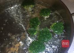 泛舟爱情海——西兰花蓉奶酪焗意面的做法图解2