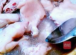 脆皮猪蹄的做法图解1