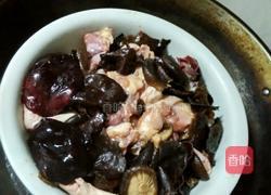 冬菇木耳蒸鲜鸡的做法图解2