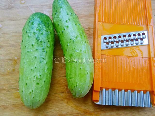 准备好黄瓜洗净