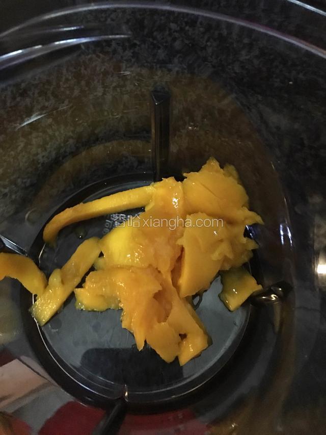 周围一圈和核周围都剔到搅拌机里