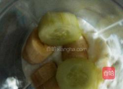 香蕉青瓜奶昔的做法图解3