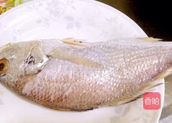 干烧黄鱼的做法图解1