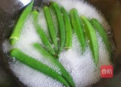 腰果炒秋葵的做法图解3