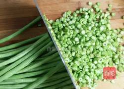 自制酸豆角炒肉沫的做法图解2