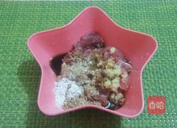 青红椒炒肉丝的做法图解1