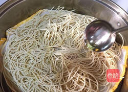 蒜香四季豆拌面的做法图解2