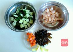 黄瓜木耳炒鸡丁的做法图解1