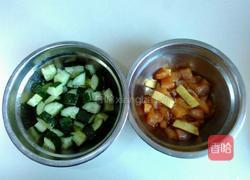 黄瓜木耳炒鸡丁的做法图解2