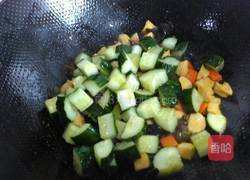 黄瓜木耳炒鸡丁的做法图解6