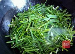 野蒜百叶炒咸肉丝的做法图解5