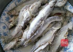 干炸白条鱼的做法图解3