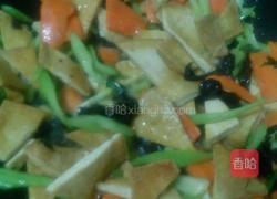 芹菜炒豆腐的做法图解5