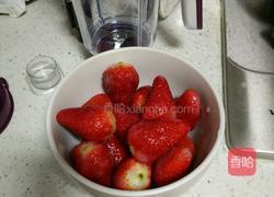 草莓汁?的做法图解1
