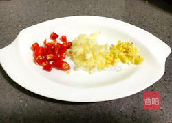 豌豆炒肉丁的做法图解2