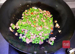 豌豆炒肉丁的做法图解7