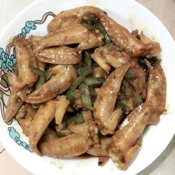 青椒炒鸡翅尖的做法[图]