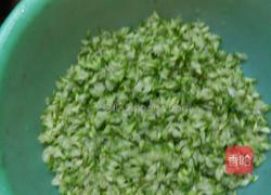 槐花煎饼的做法图解1