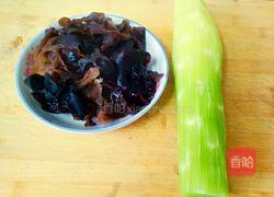莴笋拌木耳的做法图解1