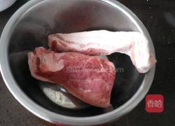 荠菜猪肉丸子海鲜汤的做法图解1