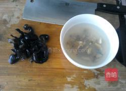 荠菜猪肉丸子海鲜汤的做法图解7