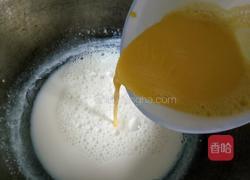 超简单鸡蛋牛奶布丁的做法图解4