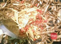 爆炒干鱼子的做法图解5