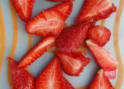 腌草莓的做法图解1