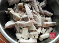 五花肉烧腐竹的做法图解2