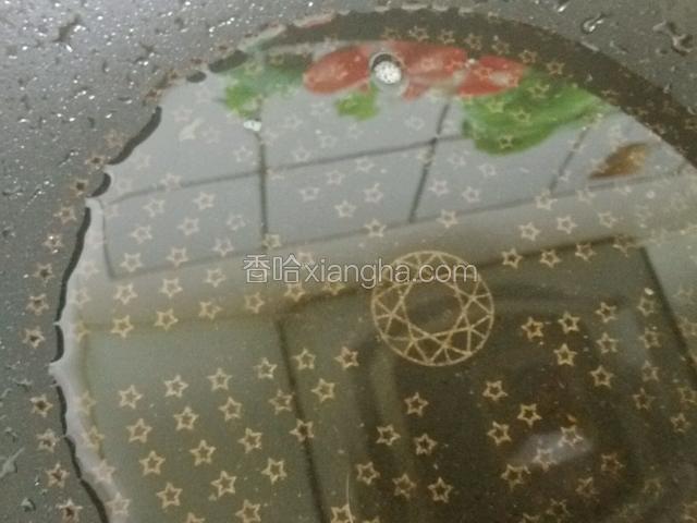 平底锅烧油至5成热
