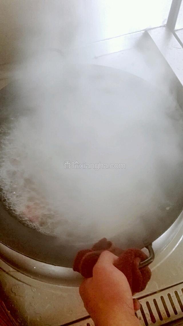所有原料水里煮一下。