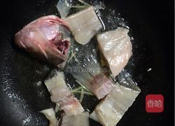 鲈鱼酸菜汤的做法图解5