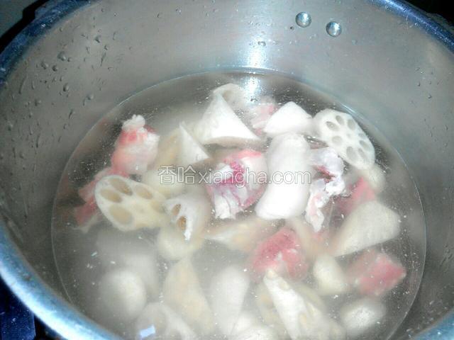 食物全部洗干嘛，备进高庒锅加一勺半的水（水可以看人多人少的下）