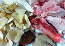 海底椰淮山猪骨汤的做法图解1