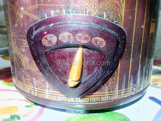 紫砂锅调到“汤/粥”煲40-60分钟
