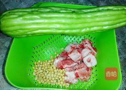 排骨苦瓜汤的做法图解1