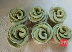 菠菜玫瑰花卷花式馒头的做法图解12