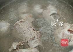 花旗参石斛排骨汤的做法图解3