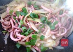鱿鱼须炒洋葱的做法图解5