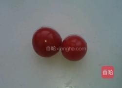 西红柿洒白糖的做法图解1