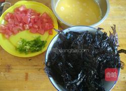 番茄紫菜蛋花汤的做法图解1
