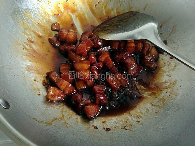 最后中火收汁离火，汤汁很粘绸。
