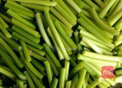 蒜苔炒肉丝的做法图解1