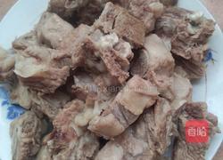 排骨炒本地黄瓜的做法图解1