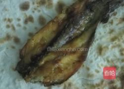 大饼卷咸鱼的做法图解12
