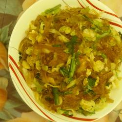 圆包菜炒红薯粉的做法[图]